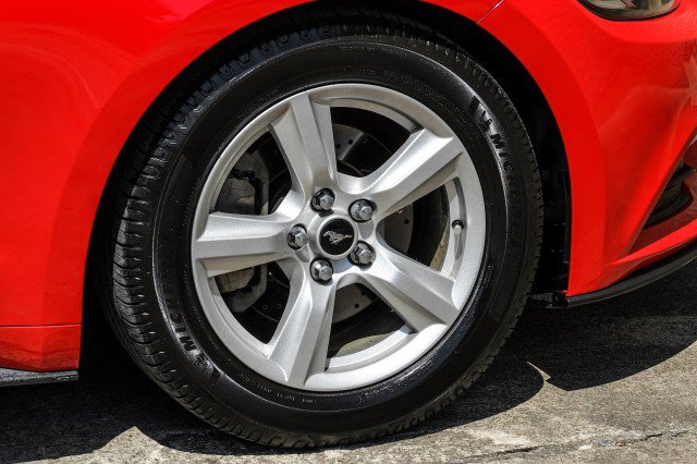 Used 2017 Ford Mustang Coupe RWD image 46
