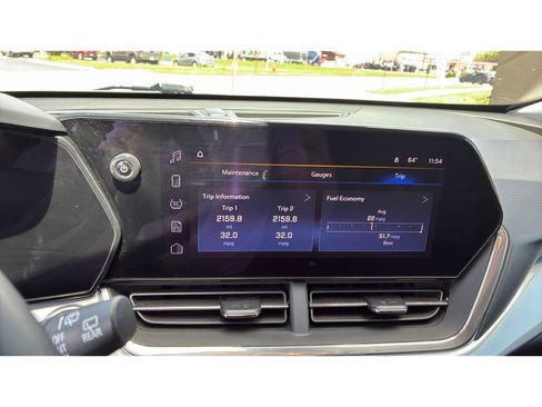 Used 2025 Chevrolet Trax LT w/ LT Convenience Package FWD image 16