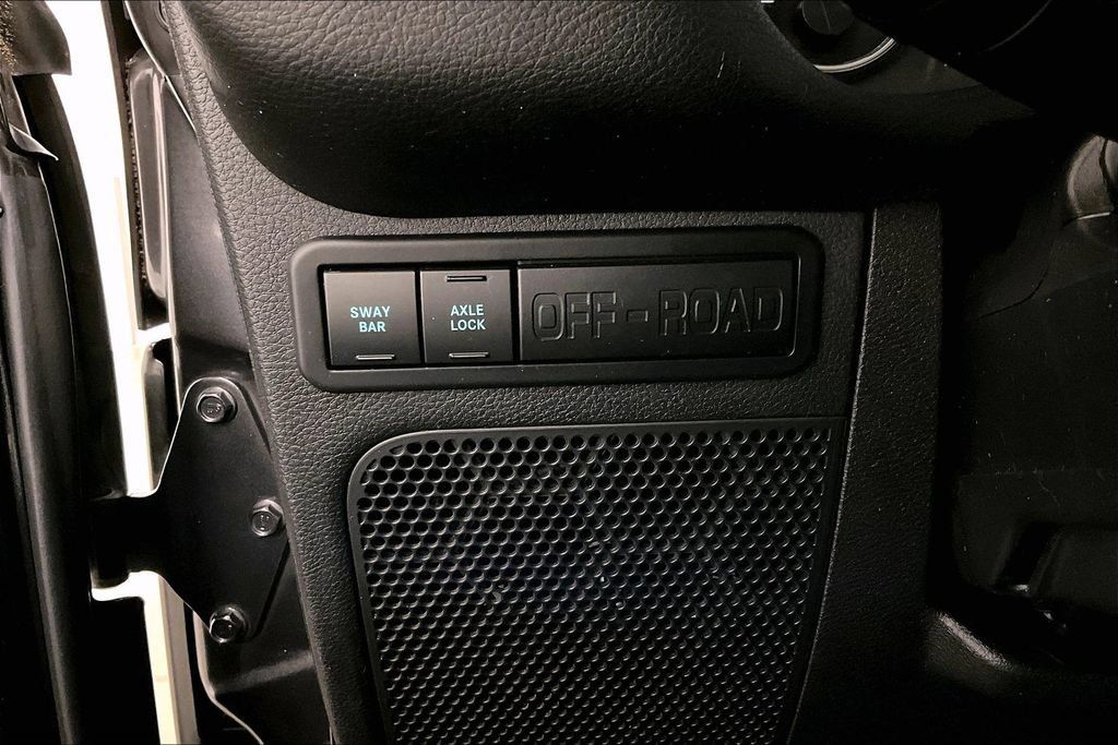 Used 2018 Jeep Wrangler Unlimited Rubicon w/ Connectivity Group AWD/4WD image 15