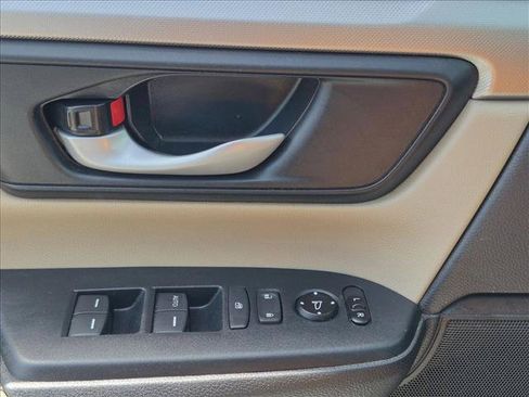 Used 2017 Honda CR-V LX image 2