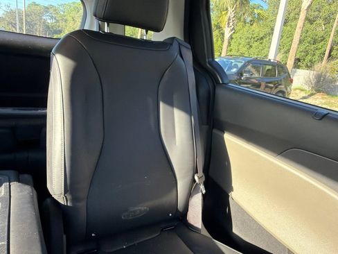 Certified 2025 Kia Carnival EX FWD image 20