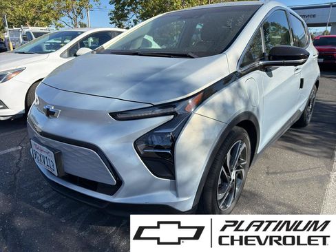 Used 2023 Chevrolet Bolt LT w/ Infotainment Package FWD image 1