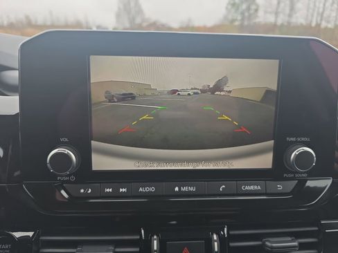 Used 2025 Nissan Pathfinder SV image 24