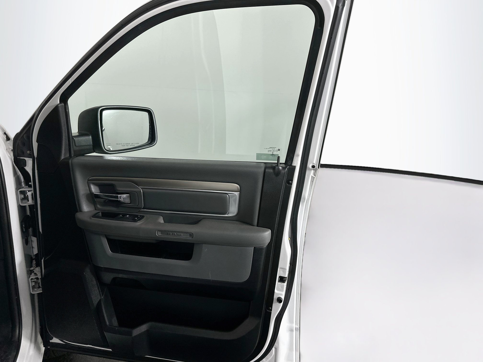 Used 2018 RAM 1500 Classic SLT RWD image 29