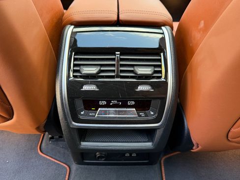 Used 2024 BMW X7 xDrive40i w/ Executive Package image 17