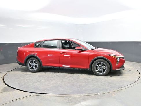 Used 2025 Kia K4 LXS image 11