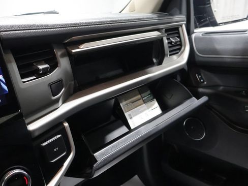 Used 2023 Ford Expedition XLT AWD/4WD image 33