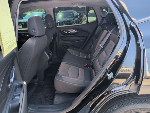 Used 2024 GMC Terrain SLE w/ Driver Convenience Package FWD image 31