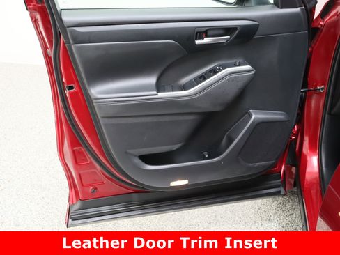 Certified 2024 Toyota Highlander XSE image 12