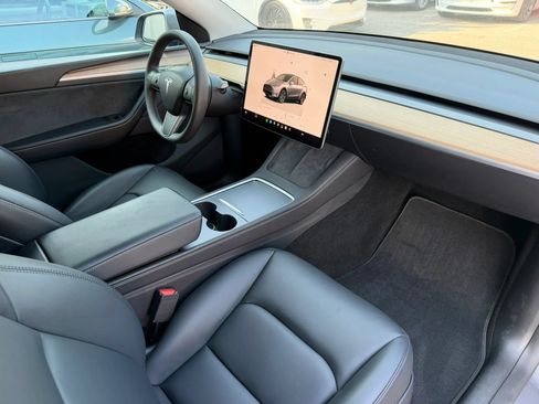 Used 2024 Tesla Model Y Long Range AWD/4WD image 23