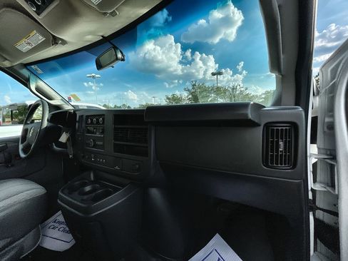 Used 2022 Chevrolet Express 3500 LS image 17