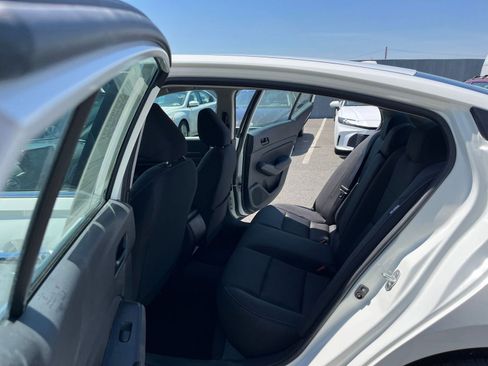 Used 2025 Nissan Altima 2.5 SV FWD image 27
