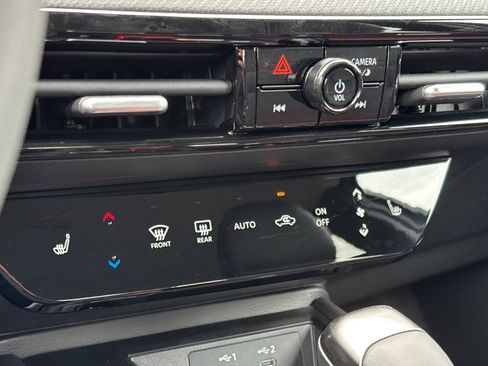 New 2026 Nissan Kicks SR w/ Cold Weather Package image 17