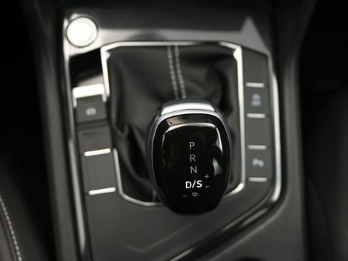 Used 2024 Volkswagen Tiguan SE R-Line image 23