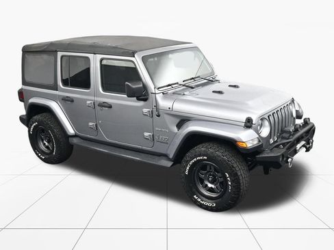 Used 2020 Jeep Wrangler Unlimited Sahara AWD/4WD image 26