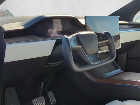 Used 2022 Tesla Model X image 8