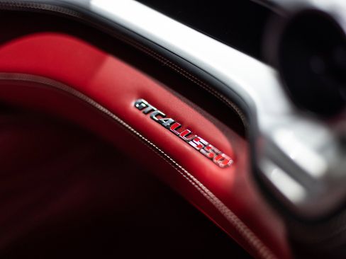 Used 2018 Ferrari GTC4Lusso image 35