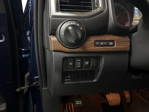 Used 2018 Nissan Titan Platinum Reserve AWD/4WD image 31