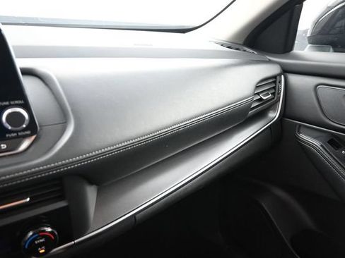 Used 2024 Nissan Rogue SV FWD image 25