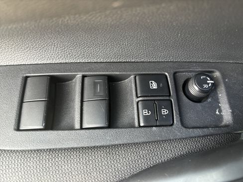 Used 2025 Toyota Corolla LE image 17