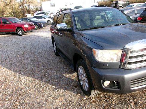 Used 2010 Toyota Sequoia Platinum image 18