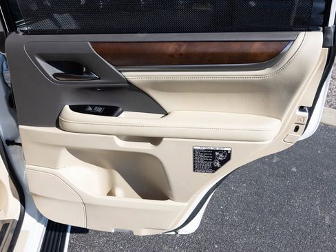 Used 2020 Lexus LX 570 4WD w/ Luxury Package image 60