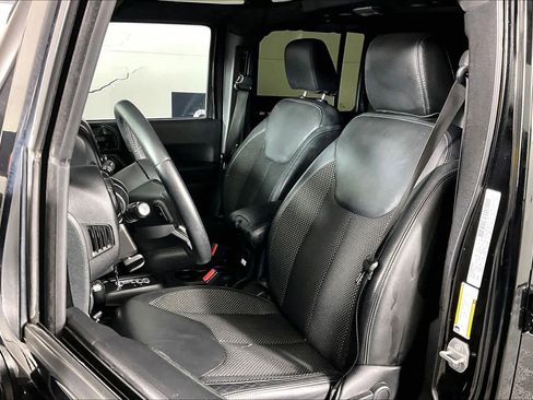 Used 2016 Jeep Wrangler Unlimited Sahara AWD/4WD image 8