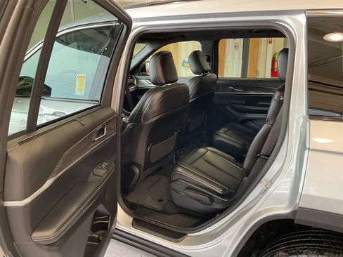 Used 2024 Jeep Grand Cherokee L Limited w/ Luxury Tech Group II image 38