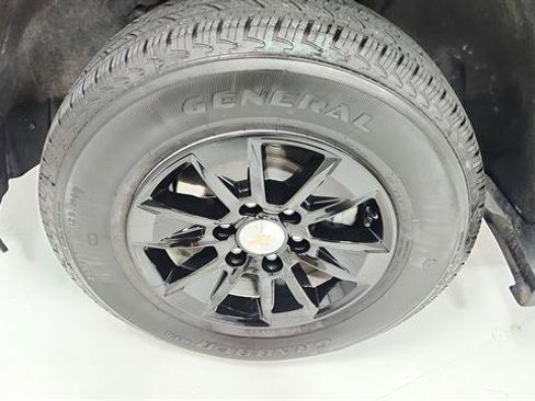 Used 2025 Chevrolet Silverado 1500 LT image 32