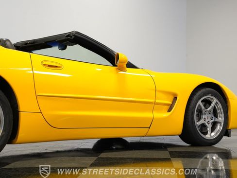 Used 2004 Chevrolet Corvette Convertible w/ Preferred Equipment Group RWD image 29