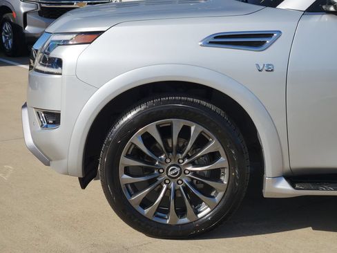 Used 2022 Nissan Armada Platinum w/ Captain's Chairs Package RWD image 8