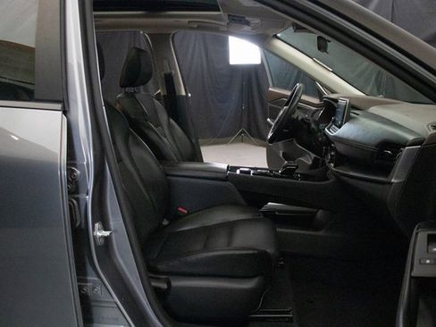 Used 2022 Nissan Rogue SV w/ SV Premium Package image 16