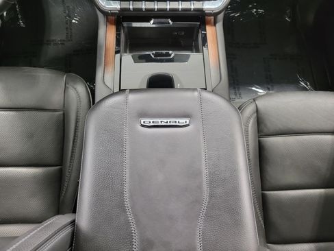 Used 2025 GMC Yukon XL Denali AWD/4WD image 17