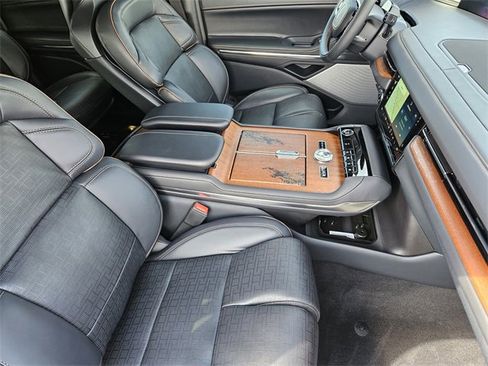 New 2025 Lincoln Navigator Black Label image 13