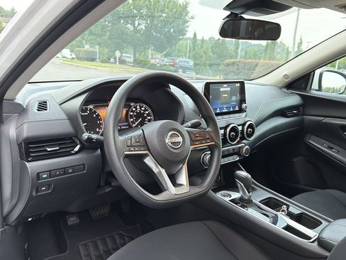 Used 2025 Nissan Sentra SV FWD image 10