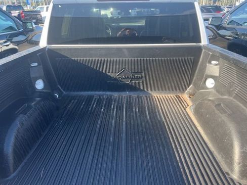 Used 2024 GMC Sierra 1500 SLT image 8