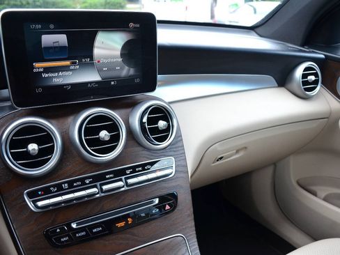 Used 2018 Mercedes-Benz GLC 300 4MATIC image 16
