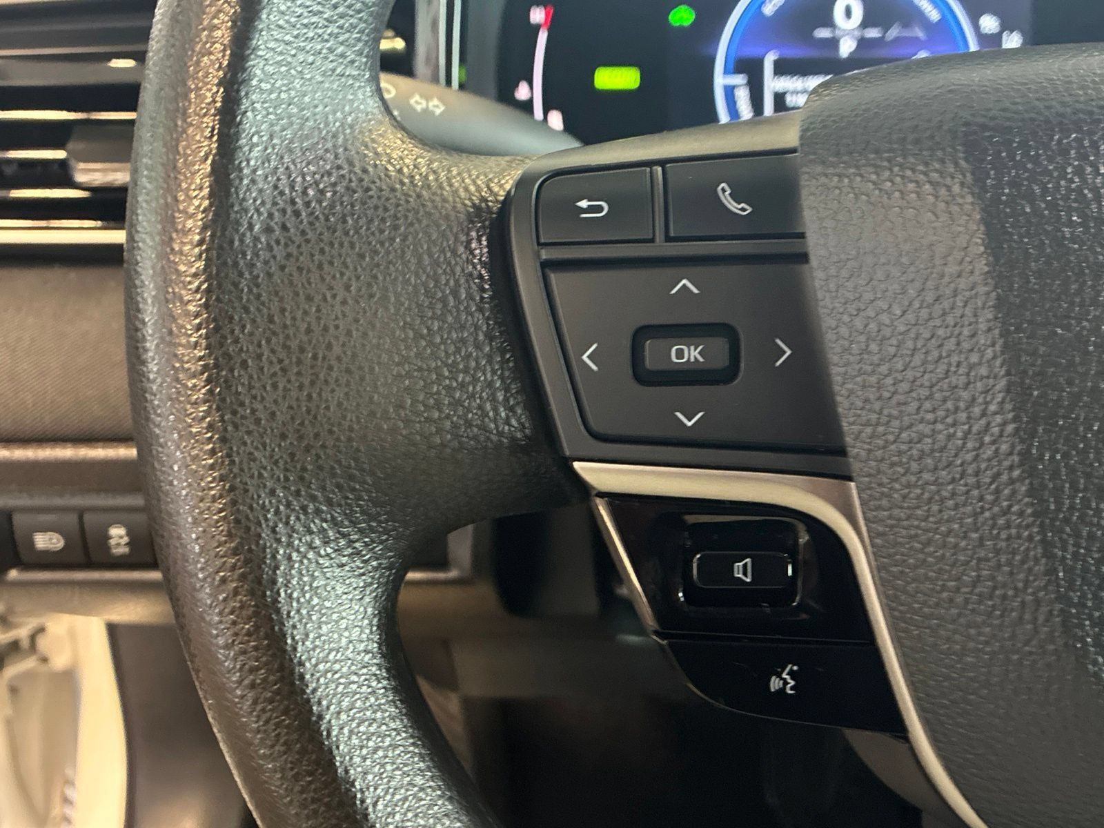 Used 2025 Toyota Camry LE FWD image 19
