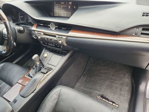 Used 2016 Lexus ES 350 w/ Luxury Package w/Wood Trim image 28