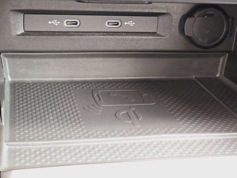 New 2024 Volkswagen Tiguan SE image 17