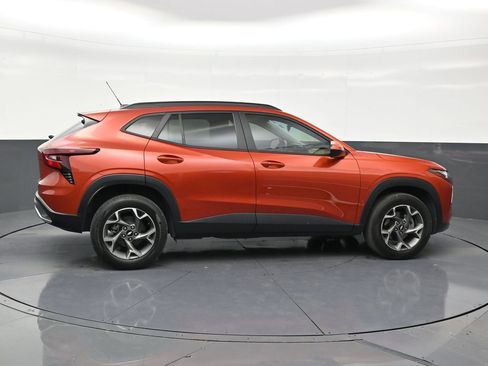 Used 2024 Chevrolet Trax LT w/ Driver Confidence Package FWD image 5