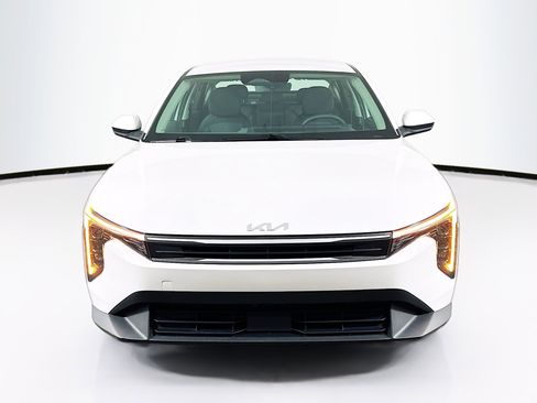 Used 2025 Kia K4 LXS image 2