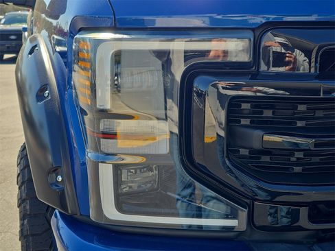 Used 2022 Ford F250 Lariat w/ Black Appearance Package image 7