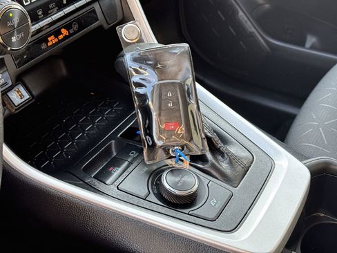 Used 2025 Toyota RAV4 XLE image 35