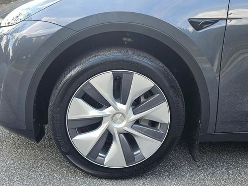 Used 2023 Tesla Model Y 2WD image 18
