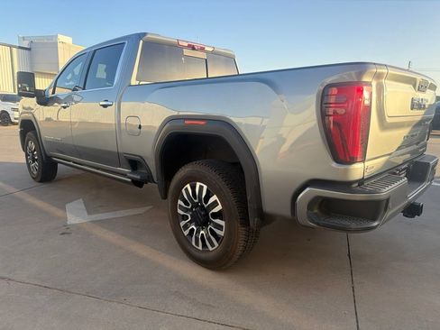 Used 2025 GMC Sierra 2500 Denali Ultimate AWD/4WD image 4