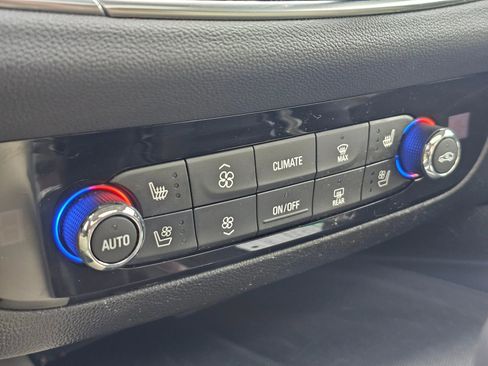 Used 2019 Buick Enclave Premium image 35