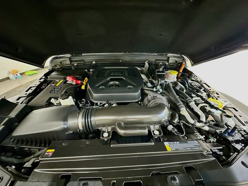 Used 2025 Jeep Wrangler Sahara w/ Safety Group image 33