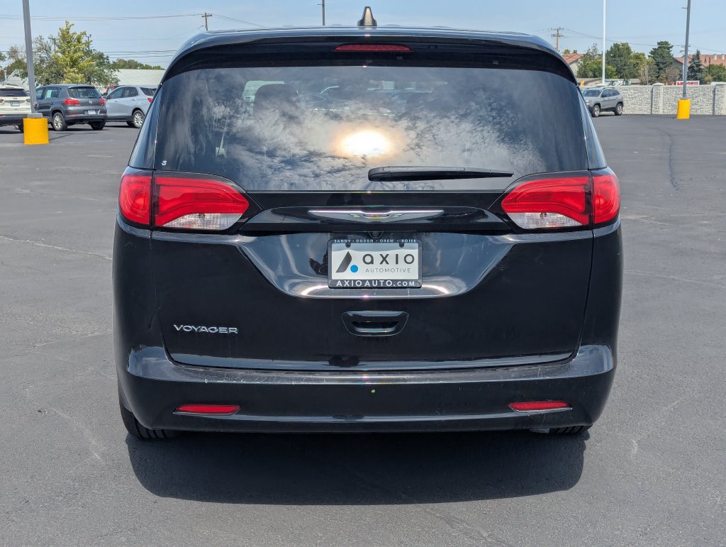 Used 2024 Chrysler Voyager LX FWD image 5