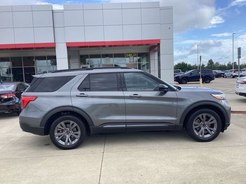 Used 2023 Ford Explorer XLT w/ Equipment Group 202A AWD/4WD image 8